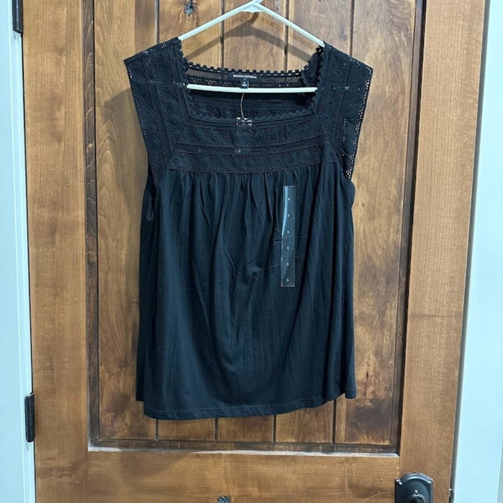 Small Black Top with Detail